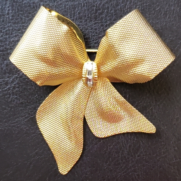 Gold tone Bow brooch with rhinestones - Picture 3 of 6